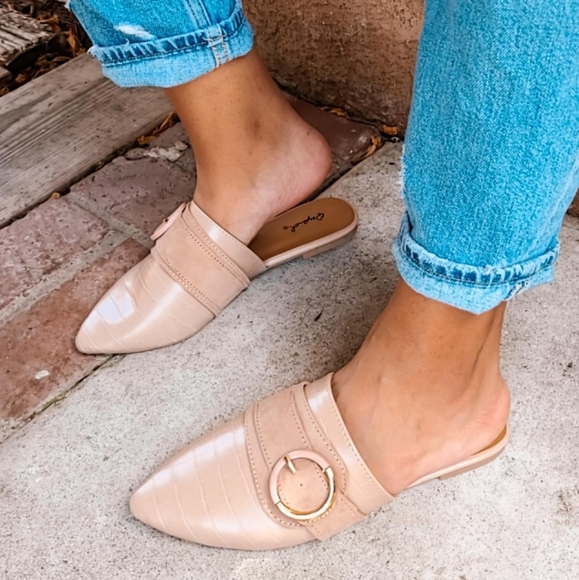 🚨//The Amber// Taupe mule Flat - Picture 3 of 8